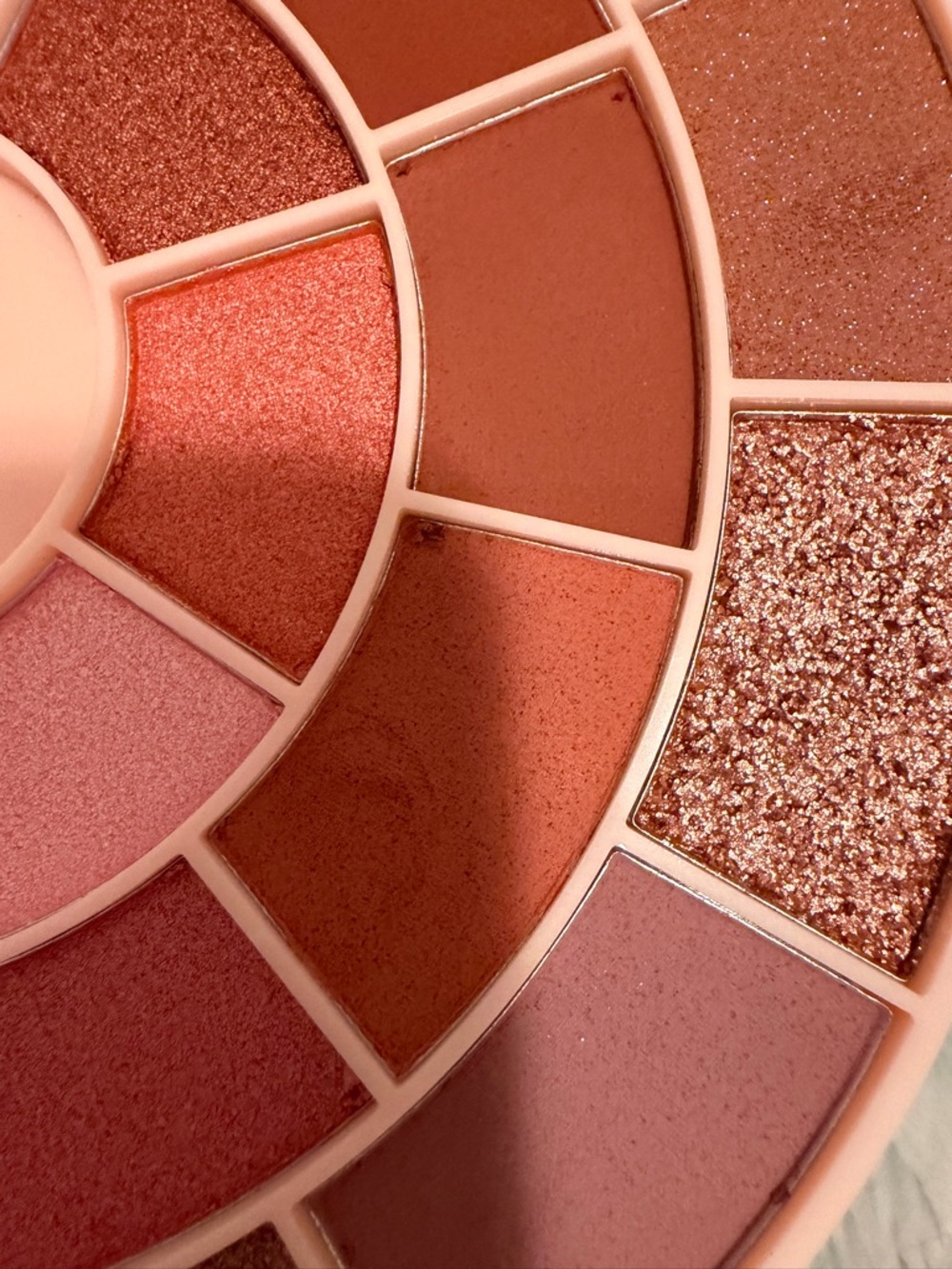 P.Louise 'Off The Record' Water-Activated Palette. - Picture 4 of 4